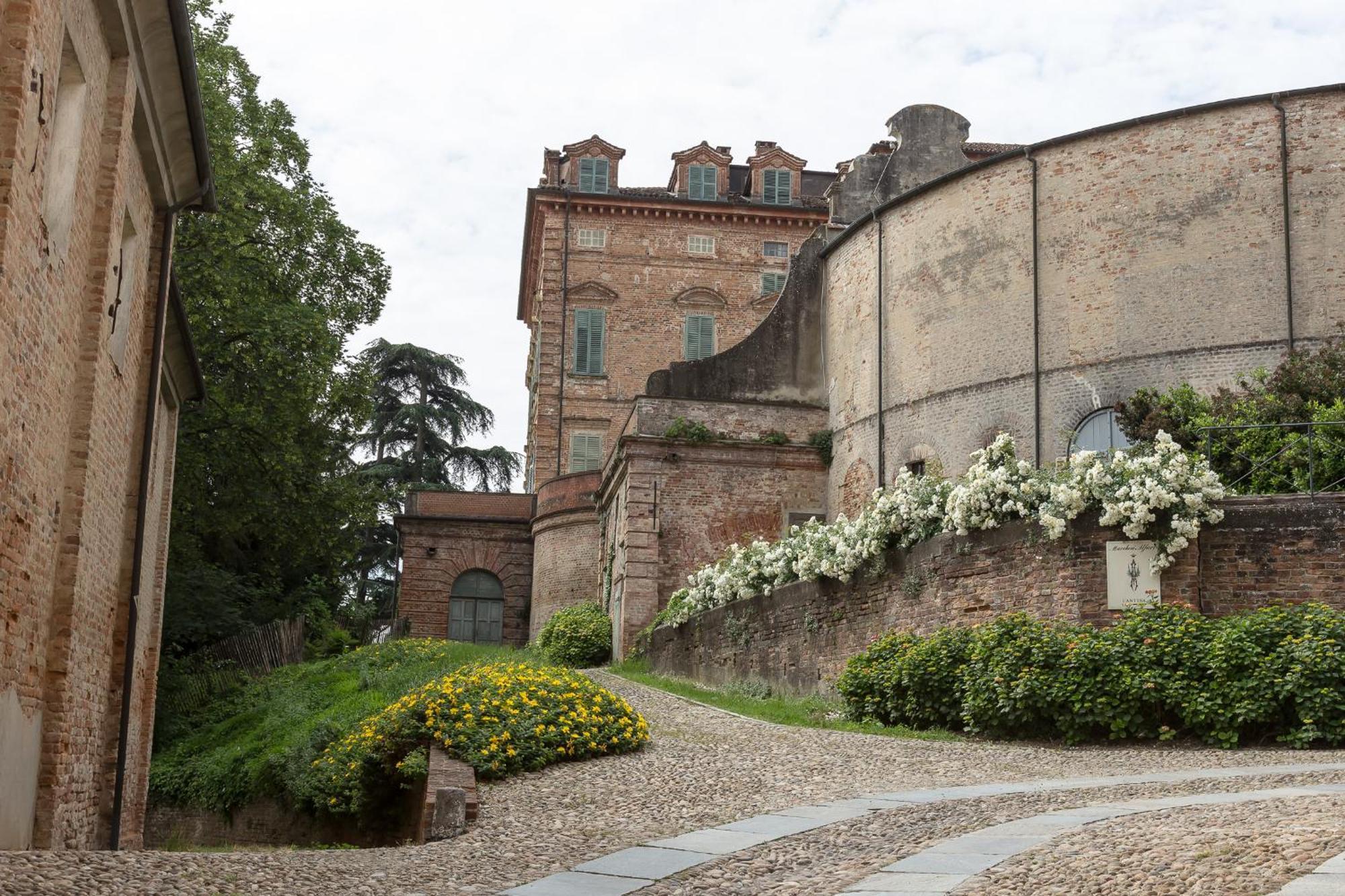 Marchesi Alfieri - Cantine E Ospitalita San Martino Alfieri Ngoại thất bức ảnh